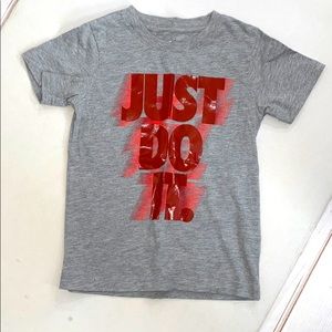 NIKE  Gray/Red Boys Tee Size 6